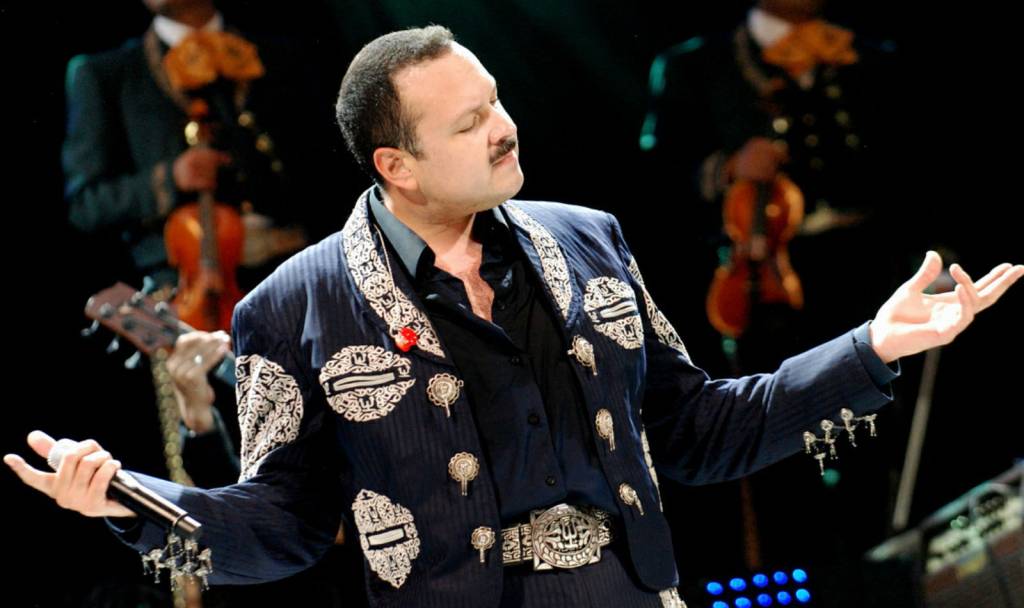 Pepe Aguilar homenajea a Antonio Aguilar y la ausencia de Majo Aguilar genera dudas