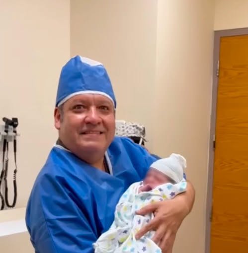 ¡Beto Zapata celebra la llegada de su hija Natalia Andrea!