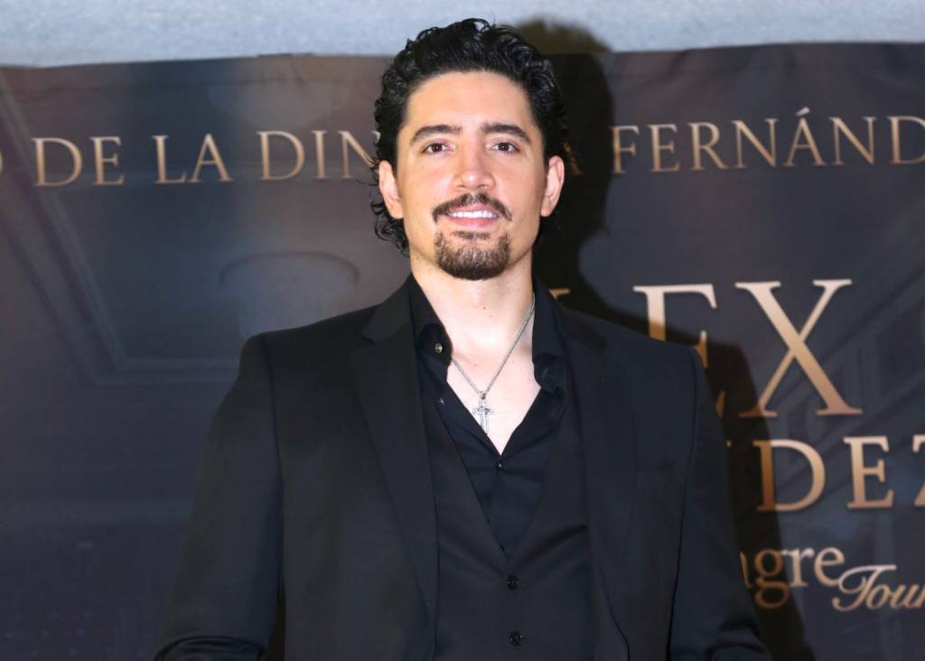 Alex Fernández evoluciona favorablemente tras ser hospitalizado