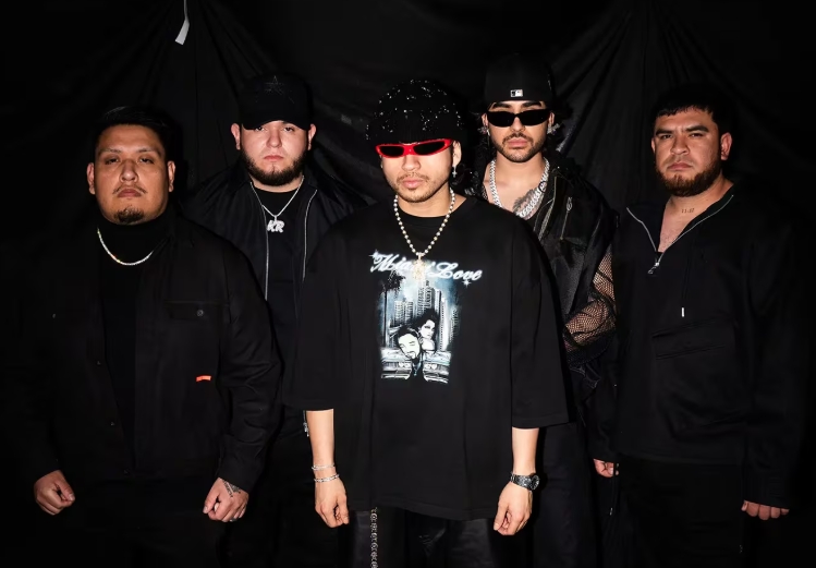 Fuerza Regida ofrece recompensa tras el robo de material audiovisual de su próximo álbum